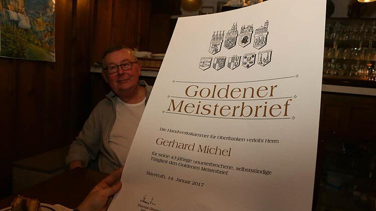 43 Jahre ununterbrochene selbstständige Tätigkeit als Konditormeister - Gerhard Michels Lebensleistung würdigte die Handwerkskammer für Oberfranken mit dem Goldenen Meisterbrief. Foto: Barbara Herbst
