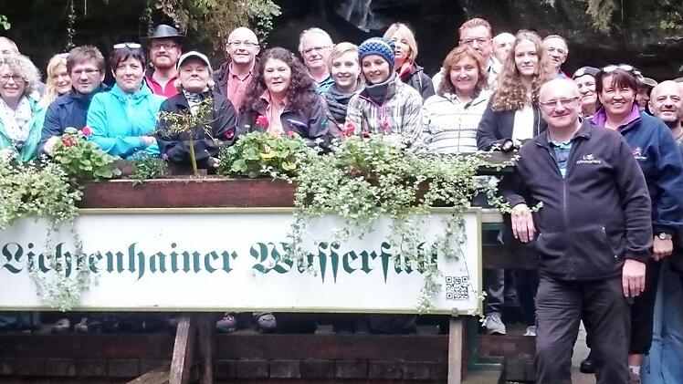 Die Kupferberger Ausflügler am Lichtenhainer Wasserfall  Foto: Klaus-Peter Wulf