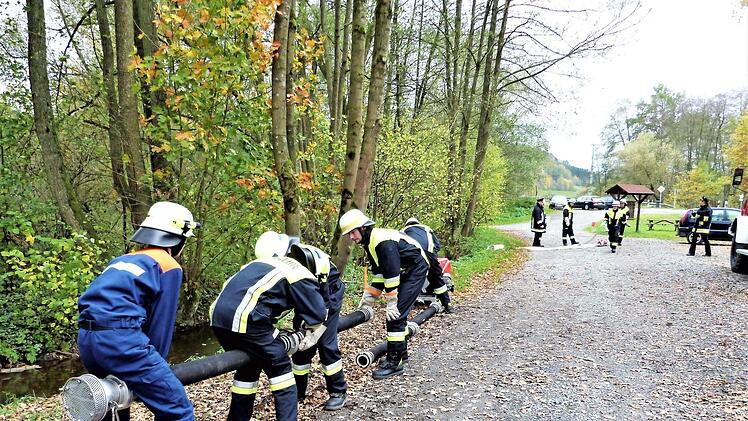 Auch eine Löschgruppe der Feuerwehr Schlömen legte mit Erfolg die Leistungsprüfung "Wasser" ab. Foto: Werner Reißaus