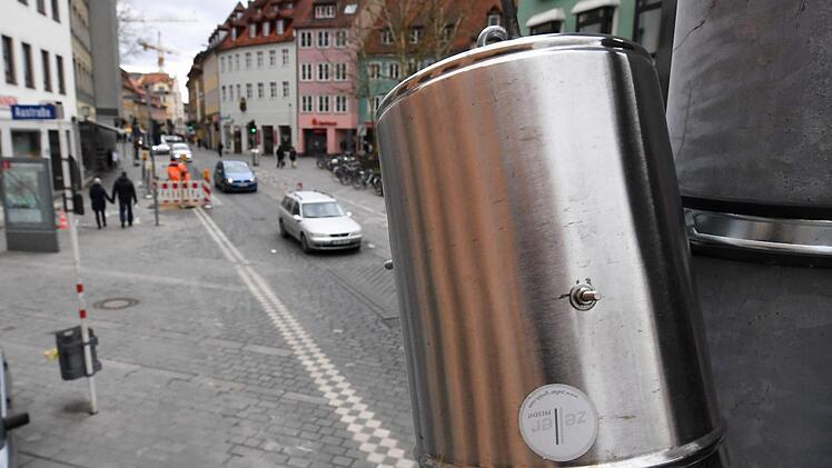 Seit vergangenem Jahr werden in Bamberg  von der Stadt an verschiedenen Stellen die Stickoxid-Werte mit Passivsammlern (im Bild)   gemessen. Von einem Dieselfahrverbot für Bamberg ist man derzeit weit entfernt. Foto: Ronald Rinklef