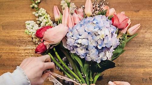 Floristik-Besch&auml;ftigte, rund 40 im Landkreis Bad Kissingen, und auch Auszubildende im Blumengesch&auml;ft bekommen r&uuml;ckwirkend ab 1. Juli 2024 mehr Geld.