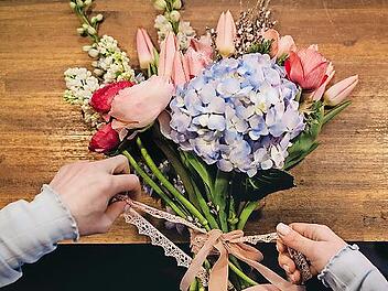 Floristik-Beschäftigte, rund 40 im Landkreis Bad Kissingen, und auch Auszubildende im Blumengeschäft bekommen rückwirkend ab 1. Juli 2024 mehr Geld.