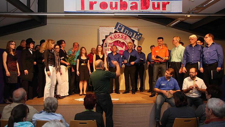 Zum Abschluss singen alle...