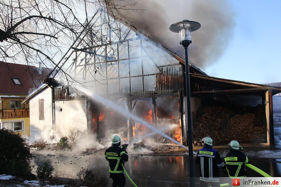 Kreis Coburg: Scheune in Grub am Forst steht in Flammen