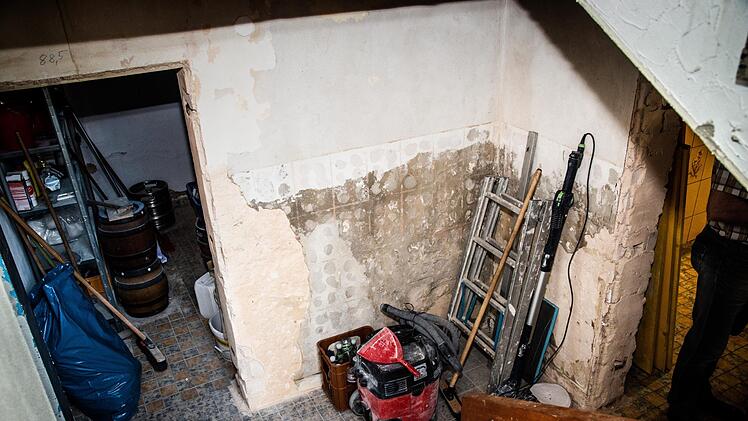 Das Treppenhaus wartet auf einen neuen Anstrich.  Foto: Alexander Muck