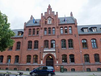 Das Gebäude des Landesverfassungsgerichtes von Mecklenburg-Vorpommern, aufgenommen am 20.07.2017 in Greifswald (Mecklenburg-Vorpommern). Das Verfassungsgericht verkündet am Donnerstag seine Entscheidung zu einer Organklage des  AfD-Landtagsfraktionschefs Nikolaus Kramer gegen das Landtagspräsidium. Kramer sah durch einen Ordnungnruf seine parlamentarischen Mitwirkungsrechte verletzt.  Foto: Stefan Sauer/dpa-Zentralbild/dpa