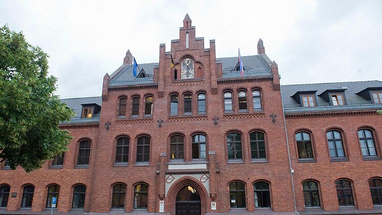 Das Gebäude des Landesverfassungsgerichtes von Mecklenburg-Vorpommern, aufgenommen am 20.07.2017 in Greifswald (Mecklenburg-Vorpommern). Das Verfassungsgericht verkündet am Donnerstag seine Entscheidung zu einer Organklage des  AfD-Landtagsfraktionschefs Nikolaus Kramer gegen das Landtagspräsidium. Kramer sah durch einen Ordnungnruf seine parlamentarischen Mitwirkungsrechte verletzt.  Foto: Stefan Sauer/dpa-Zentralbild/dpa