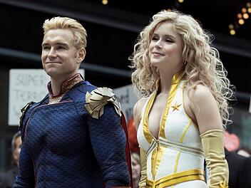 Sp&auml;testens seit Iron Man 2008 die Kinoleinwand eroberte, k&ouml;nnen sich Filmfans kaum mehr vor Superhelden retten. Auch in der Streamingwelt schicken Marvel, DC und Co. Heroen immer wieder auf Weltrettungsmission. Ganz sch&ouml;n schwierig, den Durchblick zu behalten! Welche Superheldenserien sich wirklich lohnen, lesen Sie hier.