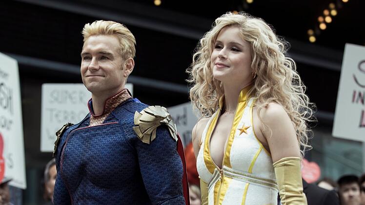 Sp&auml;testens seit Iron Man 2008 die Kinoleinwand eroberte, k&ouml;nnen sich Filmfans kaum mehr vor Superhelden retten. Auch in der Streamingwelt schicken Marvel, DC und Co. Heroen immer wieder auf Weltrettungsmission. Ganz sch&ouml;n schwierig, den Durchblick zu behalten! Welche Superheldenserien sich wirklich lohnen, lesen Sie hier.