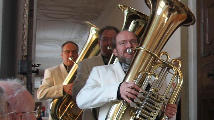 Einzug der Gladiatoren: Durch den Publikumseingang betraten die Tubisten musizierend den Kaisersaal von Kloster Banz.