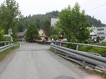 Schauberg als positives Beispiel: Dort werden Straßenbaumaßnahmen durchgeführt. Im Zuge dessen werden auch die Wasserleitungen neu verlegt. Aus Sicht der Frankenwaldgruppe ist diese Vorgehensweise sinnvoll. Foto: Archiv/Veronika Schadeck