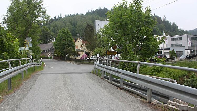 Schauberg als positives Beispiel: Dort werden Straßenbaumaßnahmen durchgeführt. Im Zuge dessen werden auch die Wasserleitungen neu verlegt. Aus Sicht der Frankenwaldgruppe ist diese Vorgehensweise sinnvoll. Foto: Archiv/Veronika Schadeck