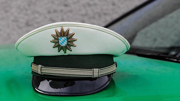 Auf dem Eberner Altstadtfest gaben sich zwei 20-J&auml;hrige als Zivilpolizisten aus und kontrollierten die Besucher. Symbolbild: Christopher Schulz
