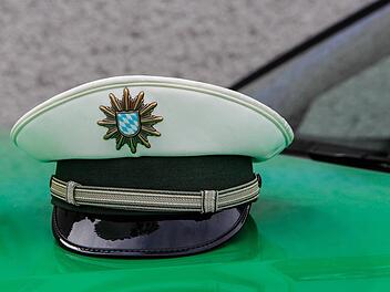 Auf dem Eberner Altstadtfest gaben sich zwei 20-J&auml;hrige als Zivilpolizisten aus und kontrollierten die Besucher. Symbolbild: Christopher Schulz
