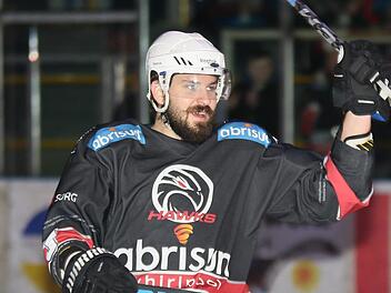 Erzielte in der Verlängerung den 7:6-Siegtreffer für die Hawks in der "Marco Sturm"-Eishalle des EV Dingolfing: Daniel Hora. Der tschechische Verteidiger, der insgesamt sechs Scorerpunkte markierte, sorgte somit für den sechsten Auswärtssieg der Haßfurter Puckjäger. Foto: Ralf Naumann