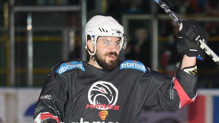 Erzielte in der Verlängerung den 7:6-Siegtreffer für die Hawks in der "Marco Sturm"-Eishalle des EV Dingolfing: Daniel Hora. Der tschechische Verteidiger, der insgesamt sechs Scorerpunkte markierte, sorgte somit für den sechsten Auswärtssieg der Haßfurter Puckjäger. Foto: Ralf Naumann