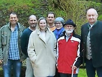 Der Jubilar (Zweiter von rechts) im Kreis der Gratulanten Foto: privat