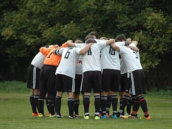 Da herrschte noch ein großer Zusammenhalt in der SG Wildflecken/Oberwildflecken. Überraschend ist diese junge SG am Wochenende zerbrochen. Foto: Sebastian Schmitt