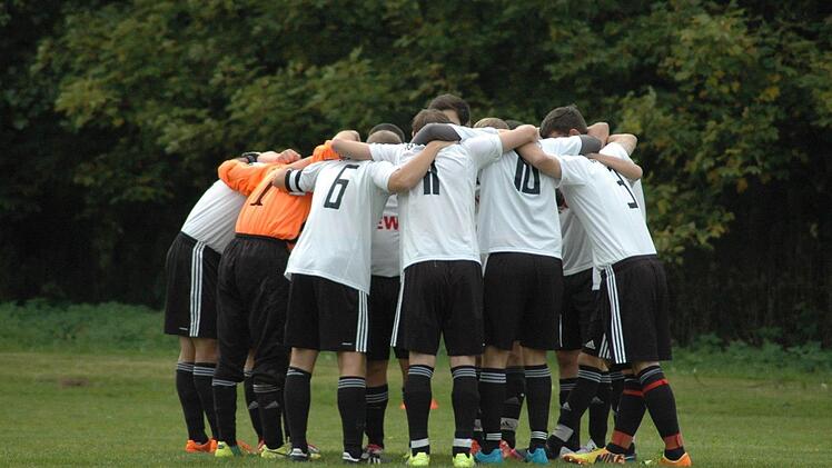 Da herrschte noch ein großer Zusammenhalt in der SG Wildflecken/Oberwildflecken. Überraschend ist diese junge SG am Wochenende zerbrochen. Foto: Sebastian Schmitt