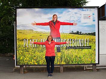 Imageträger: Lisa Güntner wurde für eine Imagekampagne der Metropolregion Nürnberg ausgewählt. Das Foto entstand allerdings nicht im Coburger Land, sondern im Frühjahr auf einer Wiese im mittelfränkischen Marloffstein. Im Coburger Land hängt das Plakat derzeit an einer großen Wand in der Rodacher Straße. Foto: privat