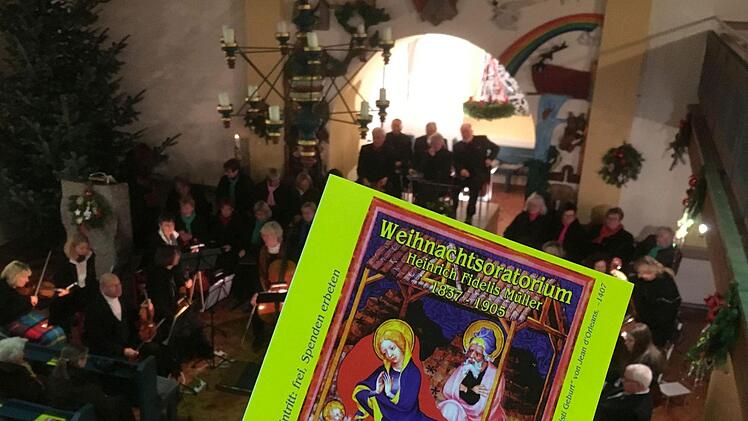 Die Sängervereinigun Bad Rodach und das Collegium musicum Hildburghausen unter der Gesamtleitung von Kirchenmusikdirektor Torsten Sterzik gestalteten ein Konzert in der Kirche St. Salvator in Untersiemau.Foto Jochen Berger