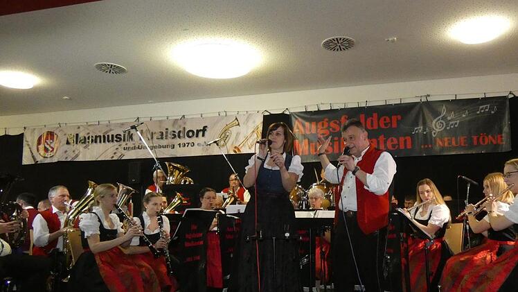 Die Augsfelder Musikanten mit ihrem Dirigenten Hubert Müller waren gern gesehene Gäste des Blasmusikabends in der Frauengrundhalle in Ebern.Christian Licha