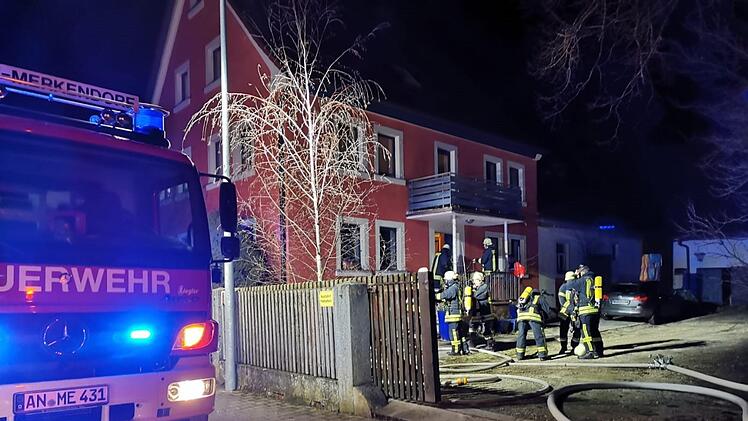 Bei einem Fettbrand in Merkendorf wurde die Küche  zerstört und Gebäudeteile beschädigt. Die Bewohner konnten sich rechtzeitig retten. Foto: Freiwillige Feuerwehr Merkendorf