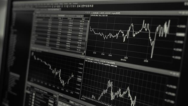Lange Jahre haben Investoren und Großbanken mit illegalen Steuertricks und Aktiengeschäften den deutschen Staat um Milliardensummen betrogen.