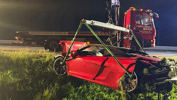 Sportwagen überschlägt sich bei Unfall auf A3 im Kreis Erlangen-Höchstadt