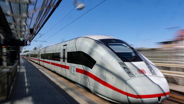 ICE 4 auf der Fahrt