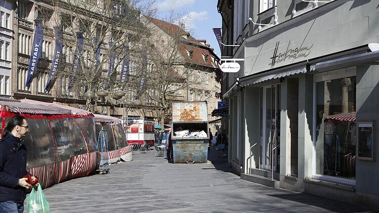 "Tote Hose" herrscht oft auf der Rückseite der Marktstände und damit vor den Schaufenstern der Läden. Foto: Matthias Hoch