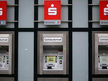 Erhöhung der Kontogebühren: Hunderte Sparkassenkunden bekommen Geld zurück