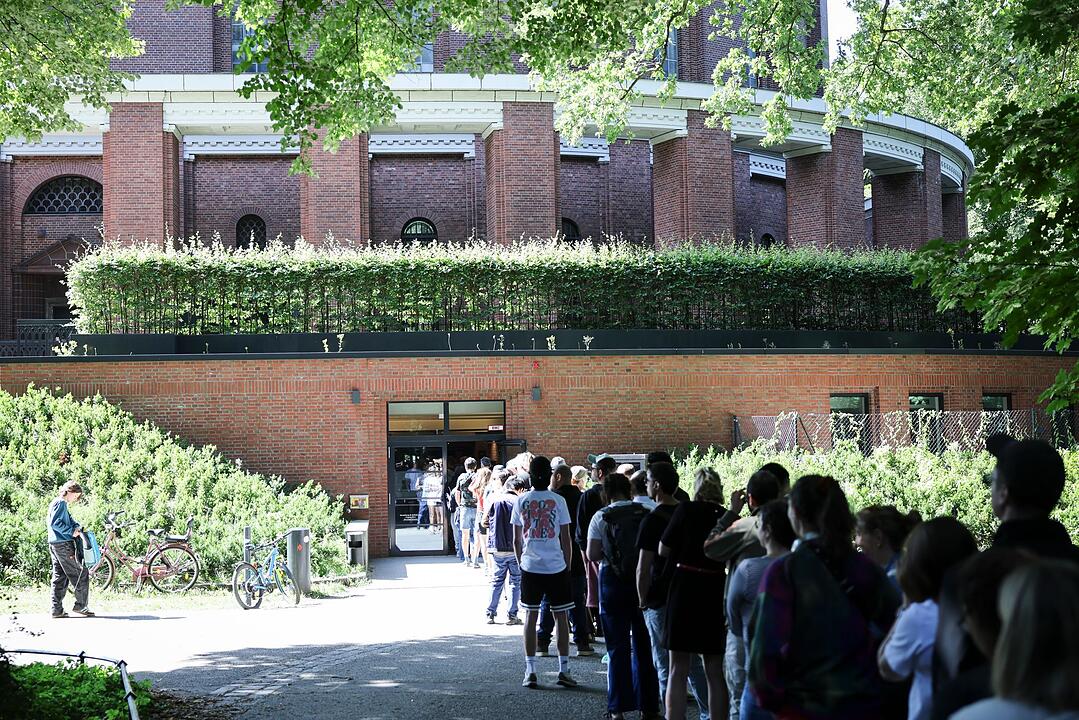 Ansturm aufs Planetarium f&uuml;r letzte Sofi-Schutzbrillen