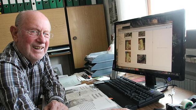 Anton Zenk an seinem Computer: Hier setzt er all die Puzzleteilchen zusammen, die sein Sohn Alfons und er in den vergangenen Jahrzehnten &uuml;ber Martern am Obermain  zusammengetragen haben.Matthias Einwag
