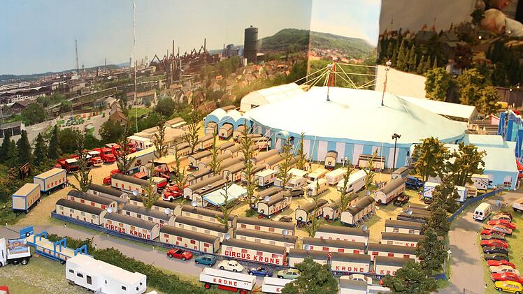 Der Zirkus Krone mit ZeltWolfgang Desombre