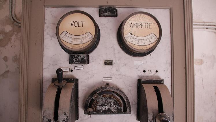 Das Technikpult steht an der Dampfmaschine. Foto: Benedikt Borst