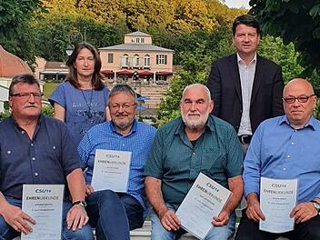 Langjährige Mitglieder wurden geehrt (v. l.): Gerhard Knüttel, Ortsvorsitzende Heike Kötzner, Dieter Seban, Kurt Abersfelder, Kreisvorsitzender Sandro Kirchner und Jochen Marcis.