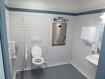 Coburg: Barrierefreies WC im Stadthaus wieder nutzbar - Anzeige noch außer Betrieb