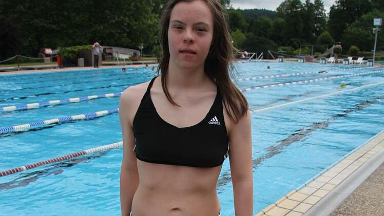 Eva Weißfloch (18) ist fest entschlossen, die Herausforderungen des Triathlon zu meistern. Foto: Sonny Adam