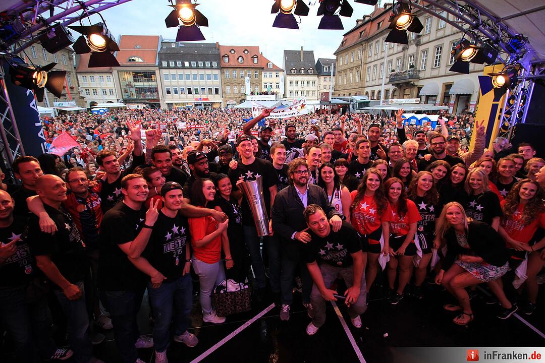 Meister-Party am Maxplatz