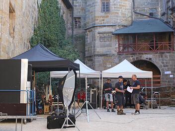 Im Thurnauer Schloss wird der Film "The Happy Prince" mit den Schauspielstars Rupert Everett und Colin Firth gedreht. Foto: Alexander Hartmann