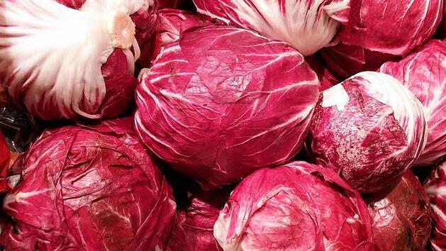 Radicchio ist dank seiner Bitterstoffe sehr gesund. Symbolbild: pixabay.com