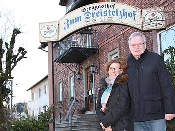Margit und Hans-Josef Wehner standen 44 Jahre lang in der Küche und hinter dem Tresen. Foto: Ulrike Müller