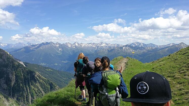 Alpenüberquerung Faszination und Herausforderung - die Alpenüberquerung der Achtklässler  der Montessori-Schule Rhön/Saale. Foto: Bernhard Dünisch