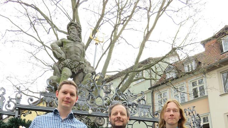 Halten die Europafahne hoch: Jonas Glüsenkamp, Matthias Schönhofer und Moritz Schulz (von links) vom Bamberger Pulse-of-Europe-Orga-Team  Foto: privat