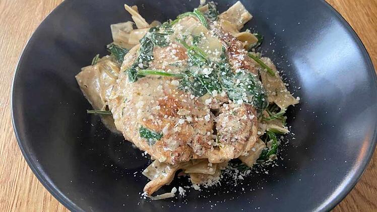 H&auml;hnchen mit cremiger Spinat-Parmesan-So&szlig;e