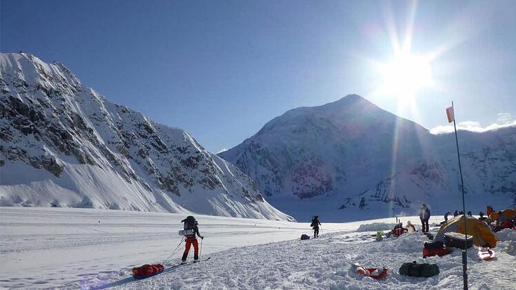 2012 stieg er auf den Mount McKinley oder Denali in Alaska. Das ist mit 6194 Metern Höhe der höchste Berg Nordamerikas