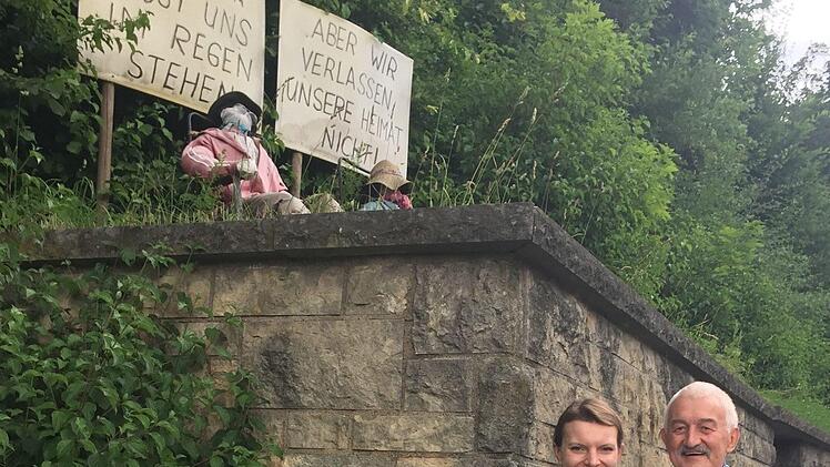 Ihr Weg nach Berlin führt MdB Zeulner immer durch Kauerndorf. Jetzt freut sie sich besonders die lang ersehnte positive Nachricht an Reinhold Dippold zu überbringen. Foto: privat