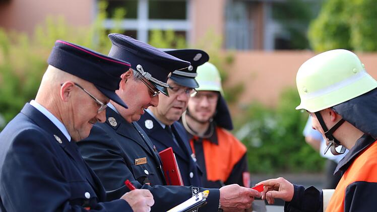 Leistungsprüfung bei der Feuerwehr. Sebastian Schmitt