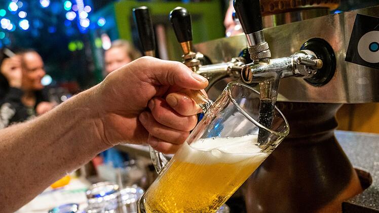 2G plus in Gaststätten geplant: Verband warnt vor "panischem Aktionismus" - Betrieben droht Existenznot